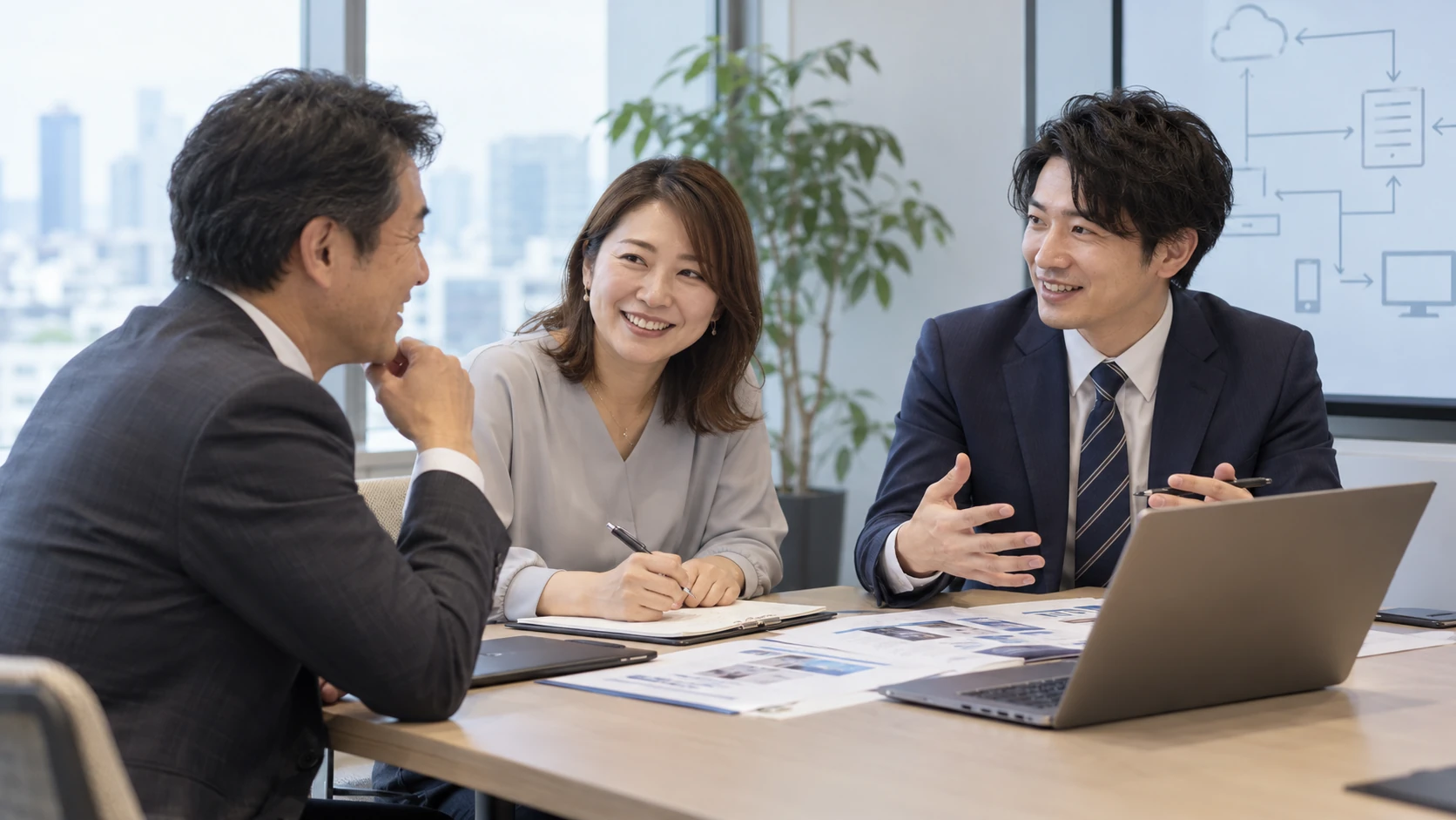 お客様の話を聞き、営業と技術者が一緒に提案を考える情景